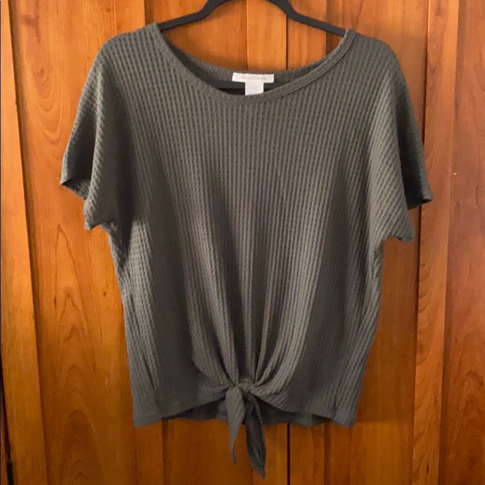 Green front tie tee